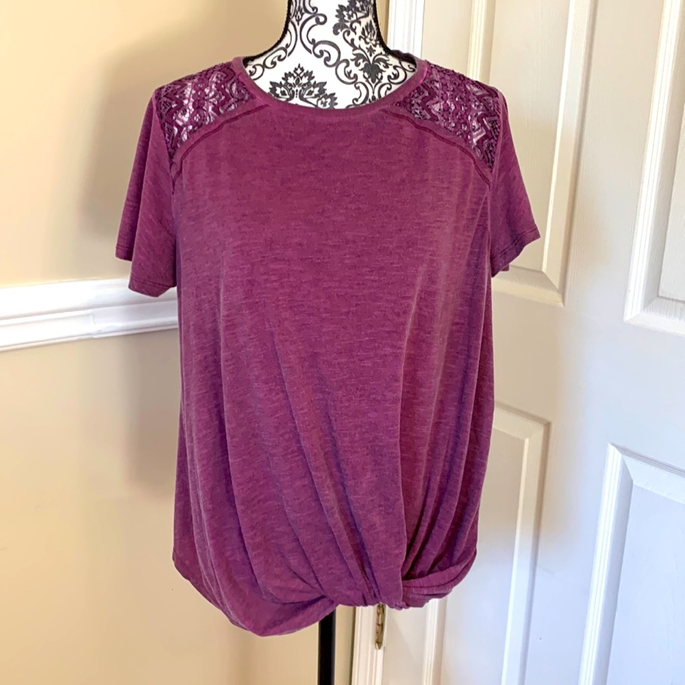 Rewind, T-shirt with lace shoulder and French tuck, detail, size large